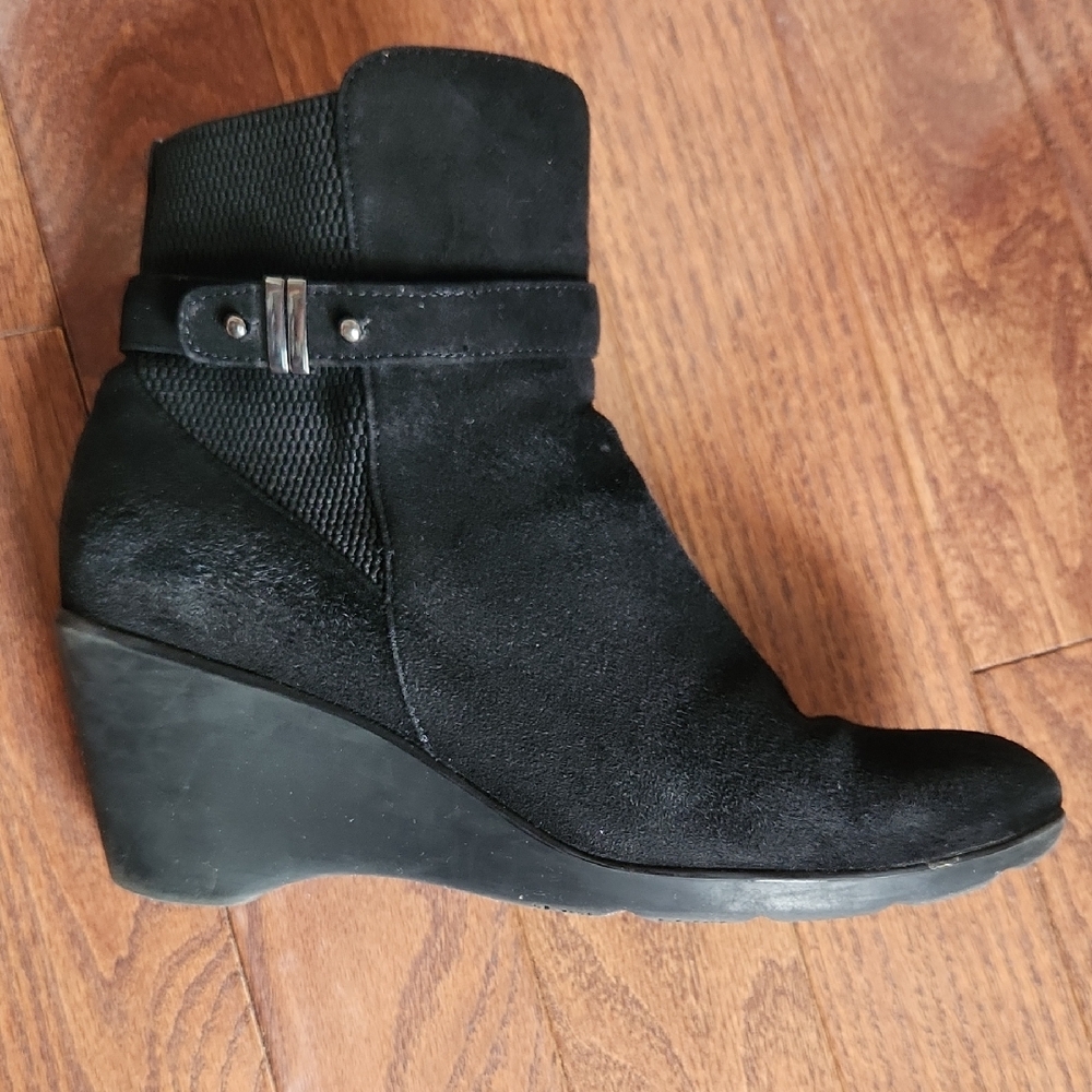 Blondo Liberata Waterproof Suede Wedge Ankle Boots - Picture 2 of 7